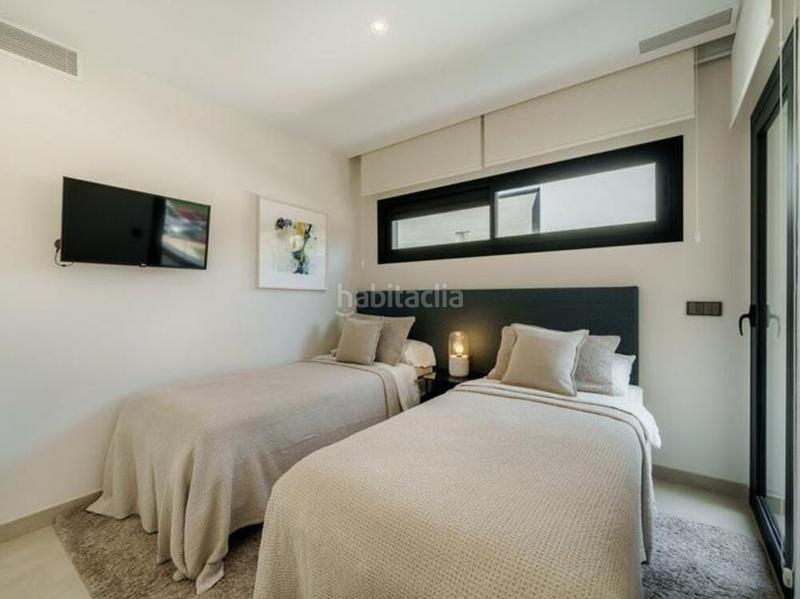 Foto eeabbe1a-8b42-4ddb-b144-59786a501d78. Maison jumelée avec parking piscine dans Puerto Banús Marbella