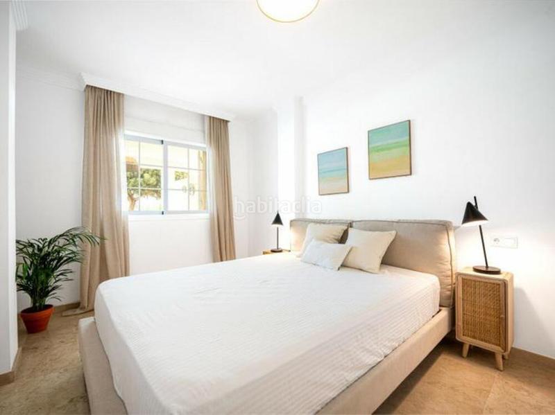 Foto 19cf790b-1b6e-41b3-8a21-a6953a26f540. Ground floor with parking pool in Río Real Marbella