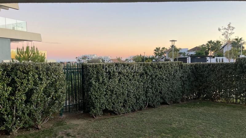 Foto ee5caa25-e0e6-4cbe-8f9d-91f4a2d3c684. Alquiler planta baja exclusivo apartamento en planta baja de lujo en oasis325, en Estepona