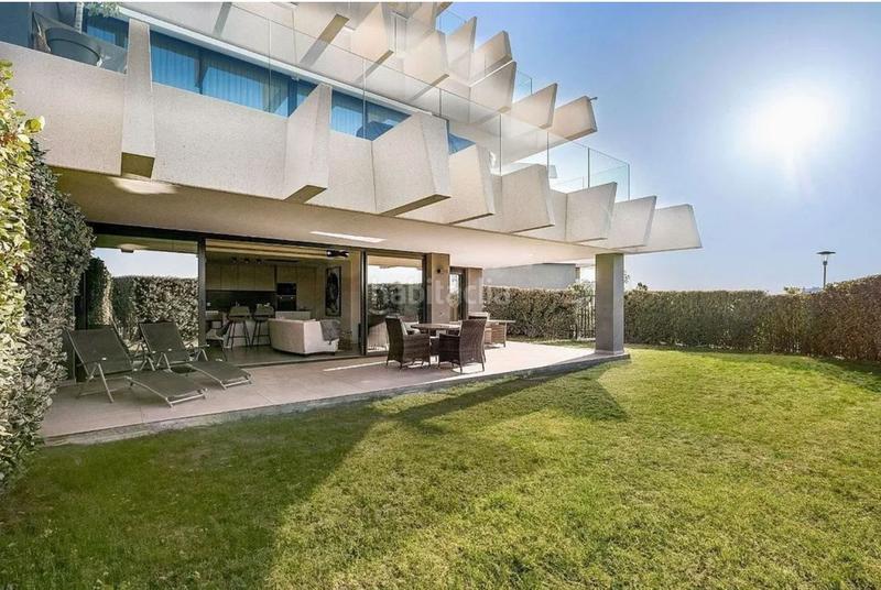 Foto b8dacc6f-43b6-48f4-a449-c12287c836e8. Rent ground floor in La Concha - Resina Golf Estepona