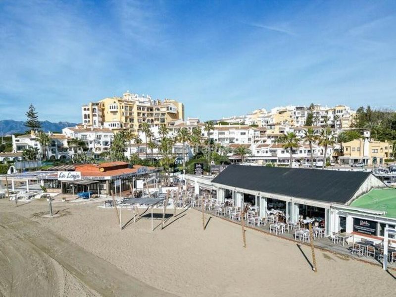 Foto b22ff4b1-0d54-4c54-929e-833f94cff579. Rez-de-chaussée avec parking piscine dans Cabopino - Artola Marbella