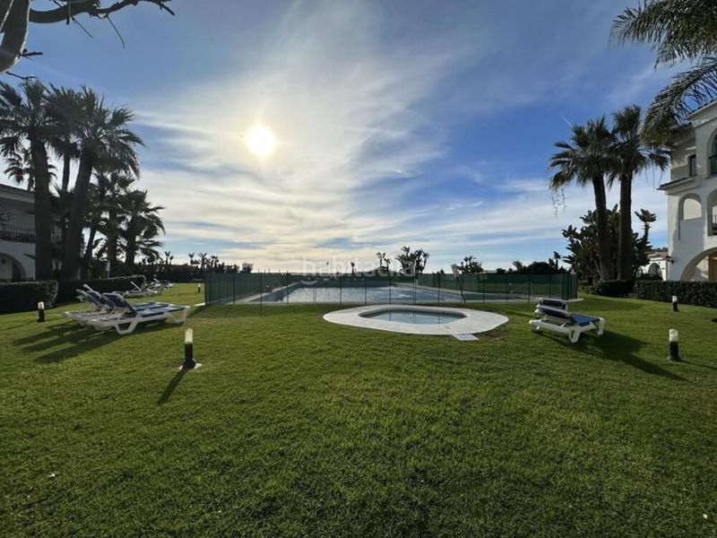 Foto e3d0b0bc-ca66-466e-8798-9173cee40fdc. Rez-de-chaussée avec parking piscine dans Cabopino - Artola Marbella