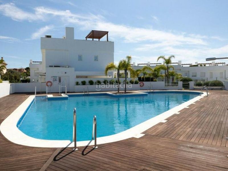 Foto 83578cc2-d81a-463e-95a4-8e98f35b0c37. Casa aparellada amb piscina a Calahonda Mijas
