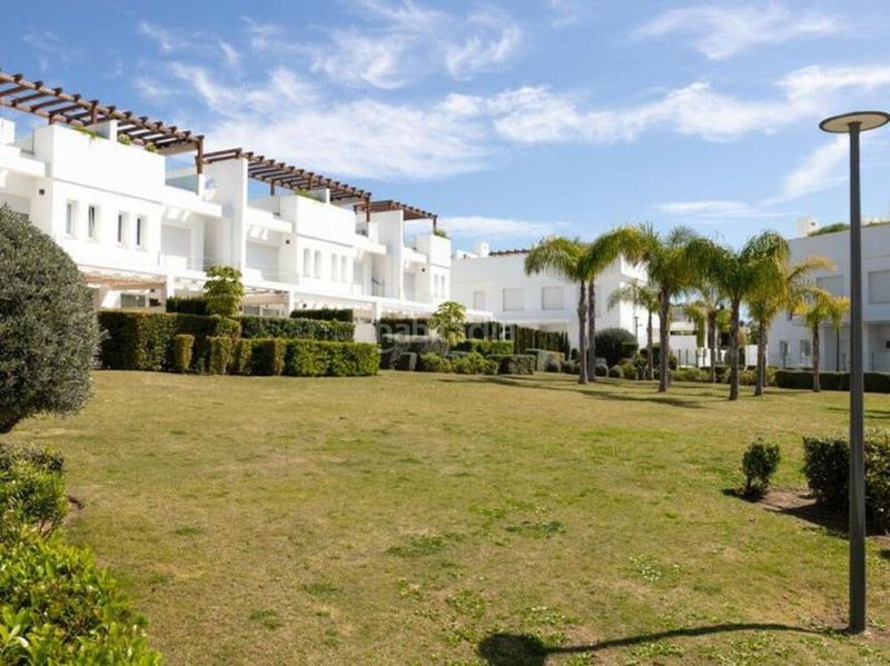 Foto b0abf282-77ea-45ab-9212-e862ed5b4fc6. Casa aparellada amb piscina a Calahonda Mijas