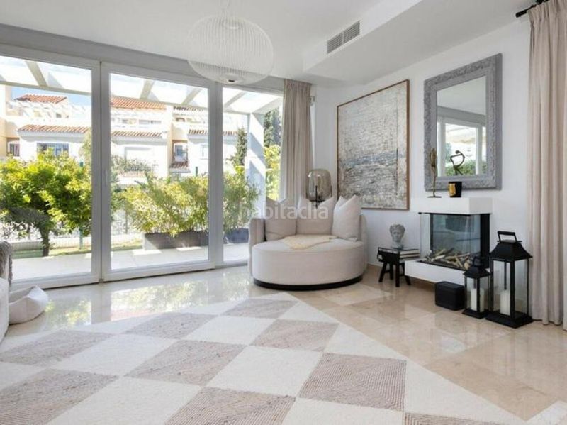 Foto fdbbab82-deb1-403d-a087-cb437838c90e. Casa aparellada amb piscina a Calahonda Mijas