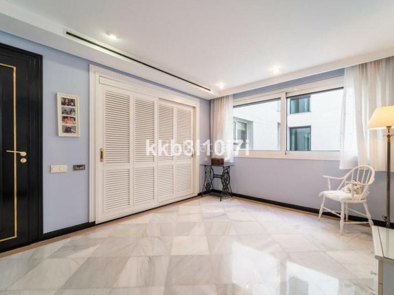 Foto 16b270a6-97ad-400f-a0e8-a0bc8f8cb8fb. Apartament amb aparcament piscina a Playa de la Fontanilla Marbella