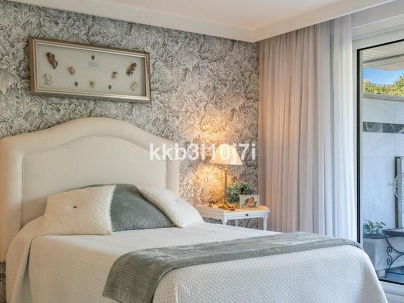 Foto 20bd38bd-d033-41a1-85f8-3221b62c7be1. Apartament amb aparcament piscina a Playa de la Fontanilla Marbella