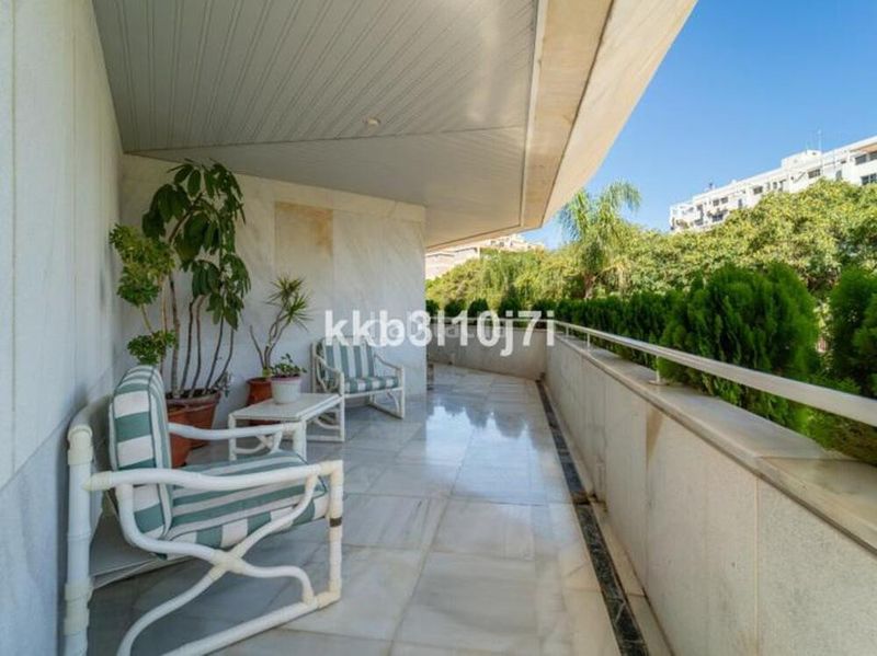 Foto 42fc25a2-8ccb-49e5-b9d7-25d453392518. Apartament amb aparcament piscina a Playa de la Fontanilla Marbella