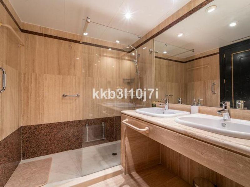 Foto 62677518-9d84-4270-91fd-9eda35d86d59. Apartament amb aparcament piscina a Playa de la Fontanilla Marbella