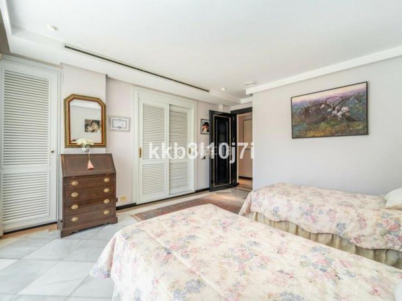 Foto 6a267e62-2f4f-4304-80c0-1969896229d0. Apartament amb aparcament piscina a Playa de la Fontanilla Marbella