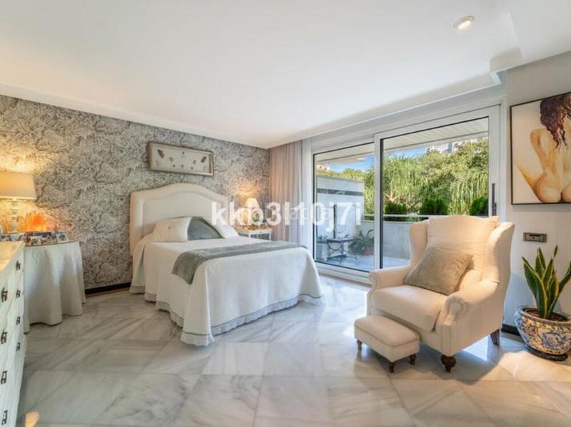 Foto 7af9c856-e765-4c8f-a777-7cbfa59b69bc. Apartament amb aparcament piscina a Playa de la Fontanilla Marbella