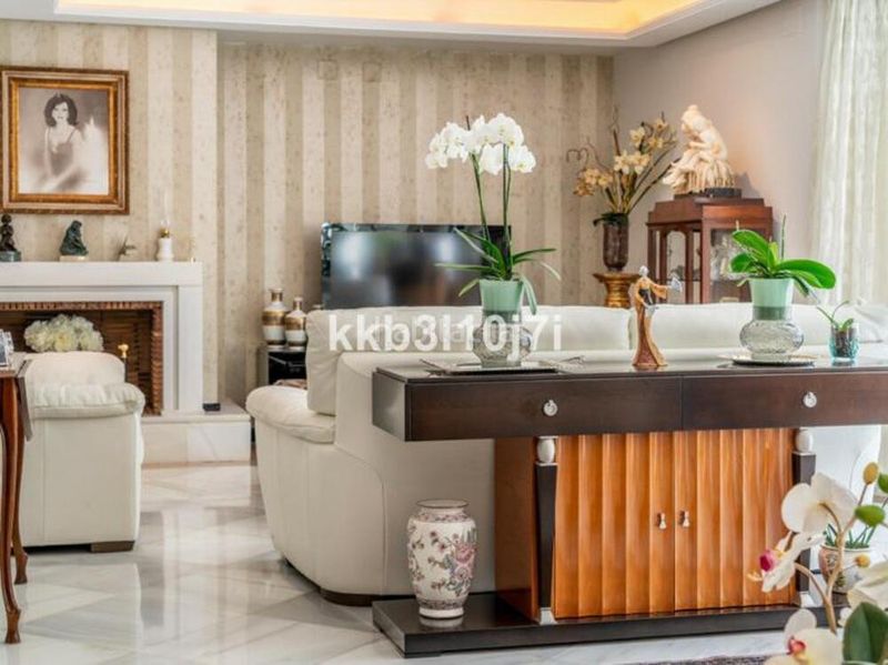 Foto 8349a65a-2c62-40f4-8ab0-45ca37000e4f. Apartament amb aparcament piscina a Playa de la Fontanilla Marbella