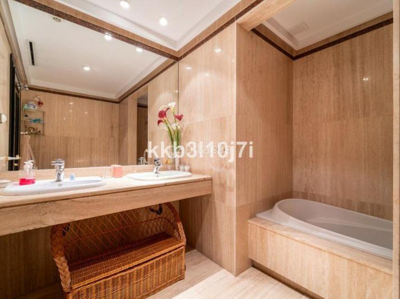 Foto 8685b4f9-8b09-4f05-8701-e6bbafb7e537. Apartament amb aparcament piscina a Playa de la Fontanilla Marbella