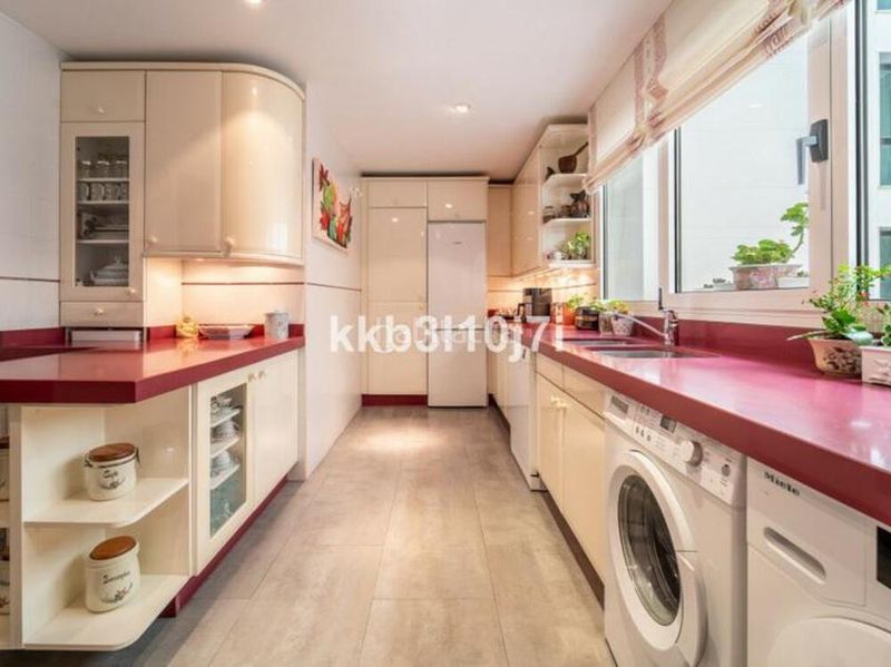 Foto 871719a9-df86-4264-bb87-4752560bdb6a. Apartament amb aparcament piscina a Playa de la Fontanilla Marbella