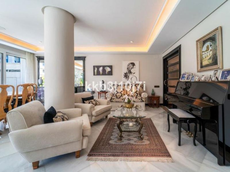 Foto 90f694f5-58d2-44cf-8433-ef0d1149c239. Apartament amb aparcament piscina a Playa de la Fontanilla Marbella