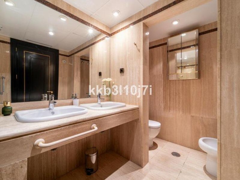 Foto dd6b79f0-abdf-4183-86af-5e34b0d21802. Apartament amb aparcament piscina a Playa de la Fontanilla Marbella