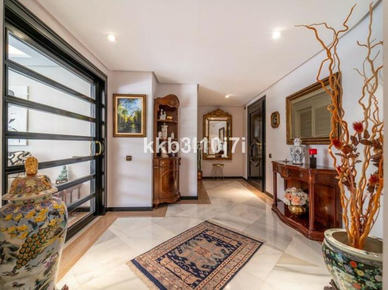 Foto e33f6487-ad5e-4f9f-9a3e-52109a716d93. Apartament amb aparcament piscina a Playa de la Fontanilla Marbella