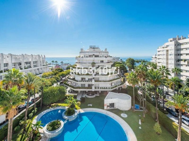 Foto e89303fd-6382-4d77-ae87-0a5509f03106. Apartament amb aparcament piscina a Playa de la Fontanilla Marbella