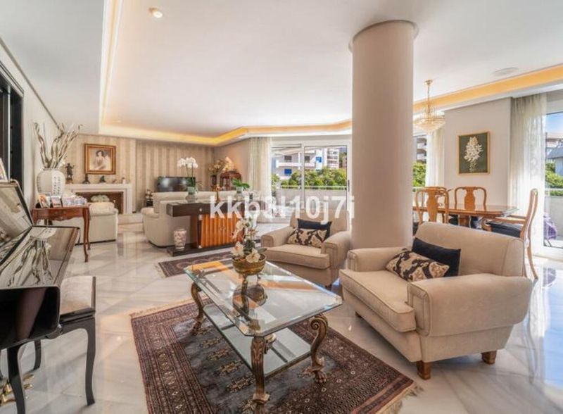 Foto f1c159ef-22b2-4592-8857-bbd1cf27ad95. Apartament amb aparcament piscina a Playa de la Fontanilla Marbella