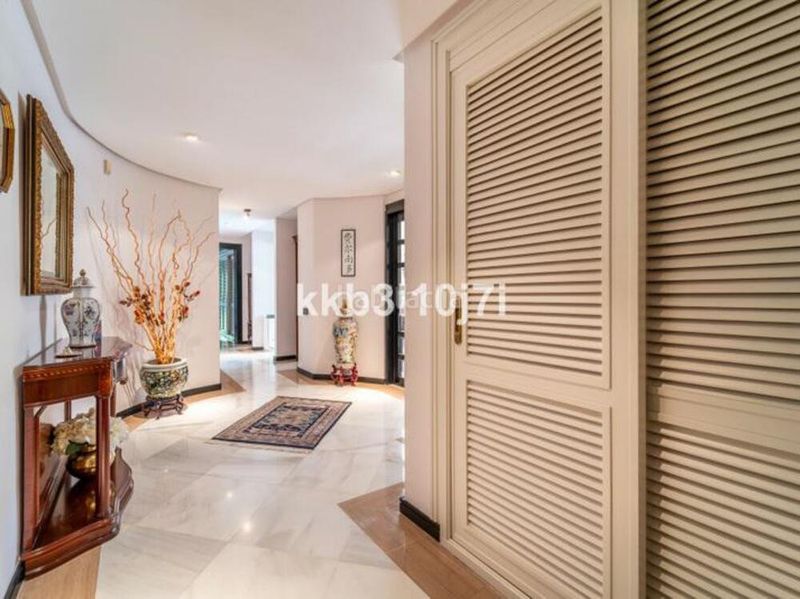 Foto f55778b9-e596-4202-aeb9-772ad647d526. Apartament amb aparcament piscina a Playa de la Fontanilla Marbella