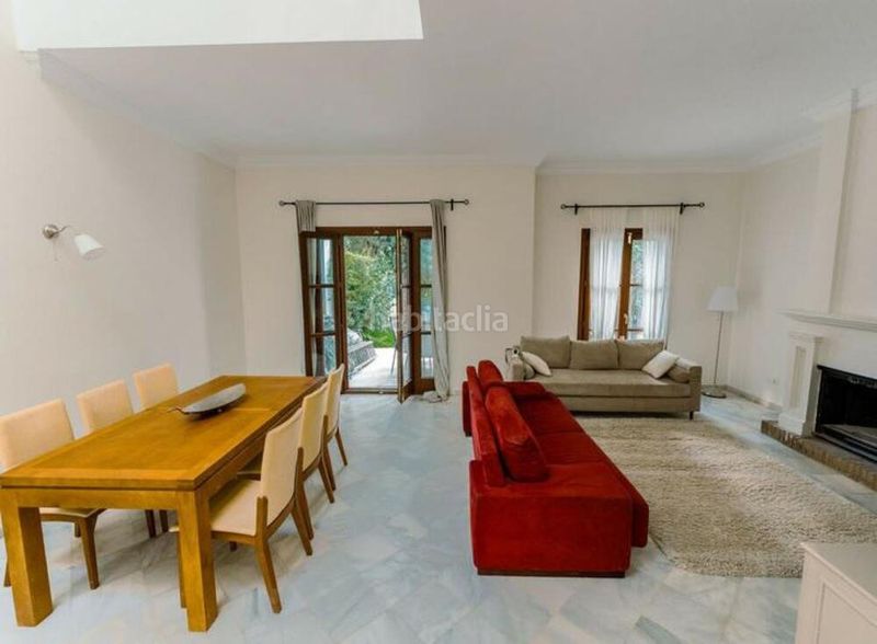 Foto e5b1744c-0261-4a3f-a955-2c5d5853c3d3. Lloguer casa adossada amb aparcament piscina a Guadalmina Alta Marbella
