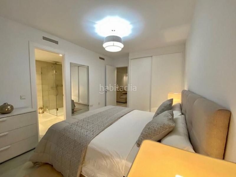 Foto 18e453bd-6f2f-4bae-948a-a944055f6820. Lloguer casa amb aparcament piscina a Nueva Atalaya Estepona