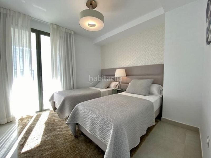 Foto 31a8c89e-c906-4407-bd4d-ecd8bbda865b. Lloguer casa amb aparcament piscina a Nueva Atalaya Estepona