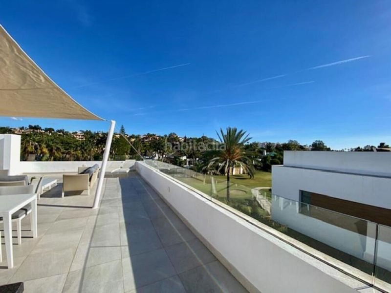Foto 5c3a2509-55f1-4eec-8723-541fd8951f55. Lloguer casa amb aparcament piscina a Nueva Atalaya Estepona