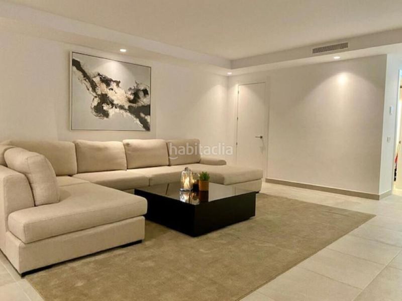 Foto b0a56af0-cc8c-455d-b83b-26448900a25e. Lloguer casa amb aparcament piscina a Nueva Atalaya Estepona