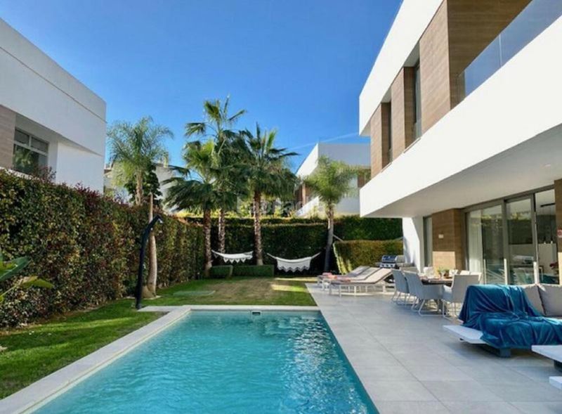 Foto ba851816-f5f0-429a-af01-2fc0315d574d. Lloguer casa amb aparcament piscina a Nueva Atalaya Estepona