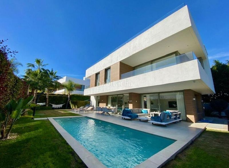 Foto c2e70e35-df05-416a-bba4-6376e2da9703. Lloguer casa amb aparcament piscina a Nueva Atalaya Estepona