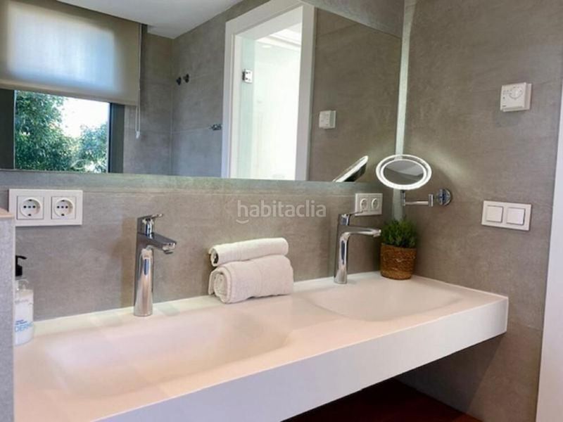 Foto da5cafa7-6ab8-49e6-b1f3-9a7d8898e24b. Lloguer casa amb aparcament piscina a Nueva Atalaya Estepona