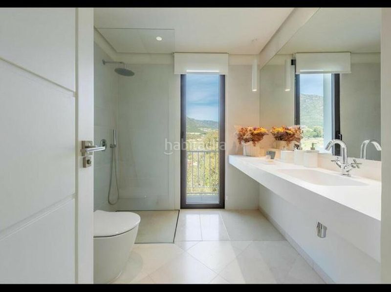 Foto 6d96ddbc-095c-4e77-8333-b83a7a3a52c9. Lloguer casa amb aparcament piscina a Puente Romano Marbella