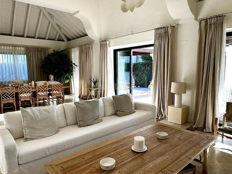 Foto c2f88df8-85a8-44da-998c-3a33f218605d. Lloguer casa amb aparcament piscina a Puente Romano Marbella