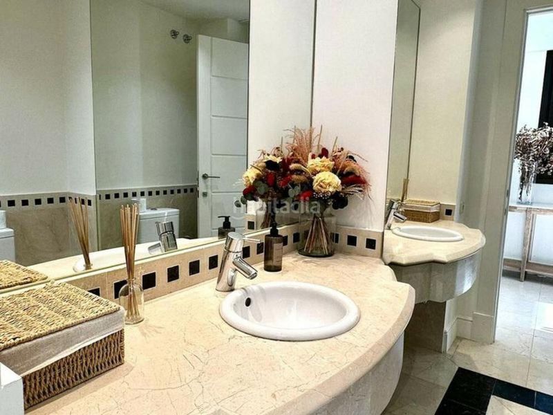Foto e77f59fe-b6cc-4a31-99d7-8812d140d543. Lloguer casa amb aparcament piscina a Puente Romano Marbella