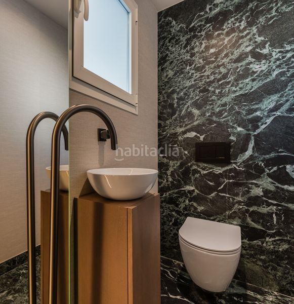 Foto 20ad972e-c4c3-46f6-ab2a-aeddc75e52ce. Casa aparellada amb aparcament piscina a lomas de Marbella club Marbella