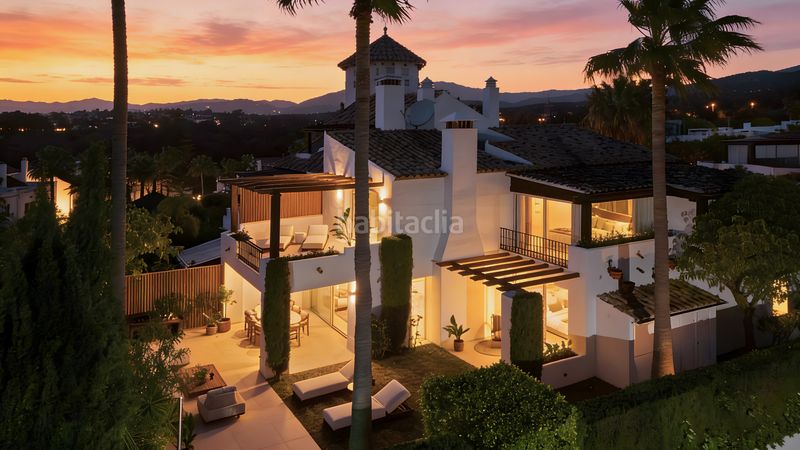 Foto 4e0838b5-051d-4cfe-9a0a-28f2bec0acf8. Casa aparellada amb aparcament piscina a lomas de Marbella club Marbella