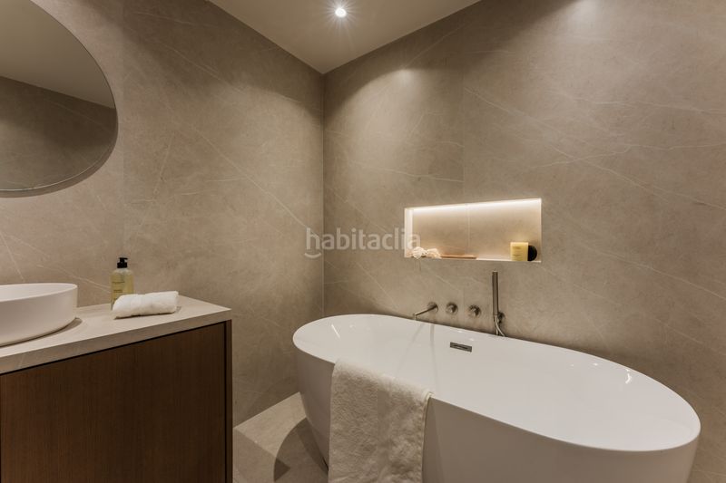 Foto a3eb4b24-6311-4f96-89c6-be4262fea014. Casa aparellada amb aparcament piscina a lomas de Marbella club Marbella