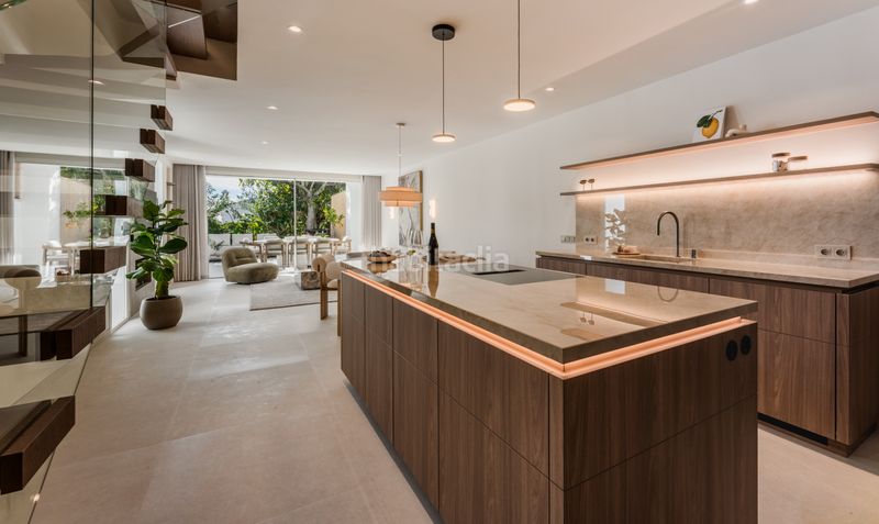 Foto e4097146-3359-4e4f-ae4d-17fae5eac072. Casa aparellada amb aparcament piscina a lomas de Marbella club Marbella