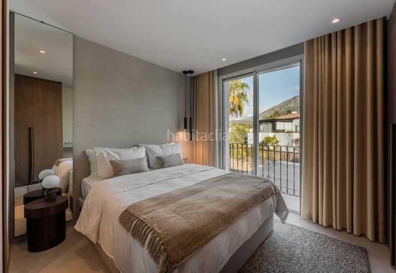 Foto fd338b07-0997-450b-b5d3-1ce5c16a4656. Casa aparellada amb aparcament piscina a lomas de Marbella club Marbella