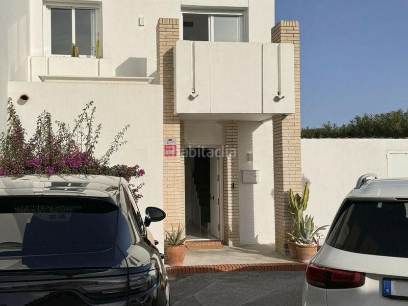 Foto bdb33bd3-5297-4e30-9222-e882fa291ac2. Casa adossada amb calefacció aparcament piscina a Marbella