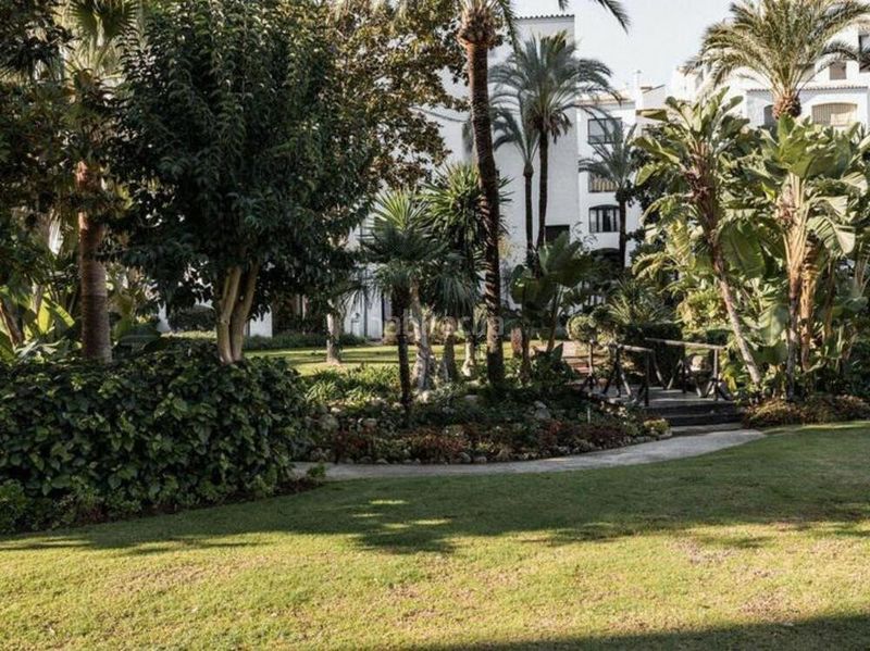 Foto ca8b70b5-0bc3-4800-a8d3-4f33e2e03c44. Planta baixa amb calefacció aparcament piscina a Marbella
