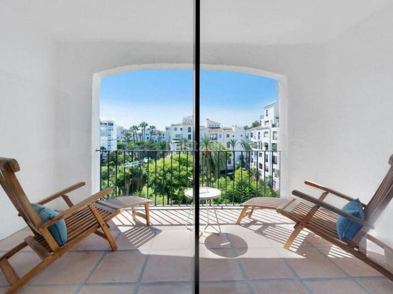 Foto e6e2b866-e1ea-494f-8adb-84609aeff7ec. Planta baixa amb calefacció aparcament piscina a Marbella