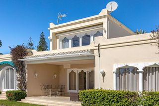 Rent House in Pilar del 43. Exclusivo retiro en villa con vistas panorámicas en el corazón d