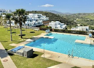 Planta baja en Mijas Golf. Apartamento contemporáneo con jardín en la cala de mijas  valor