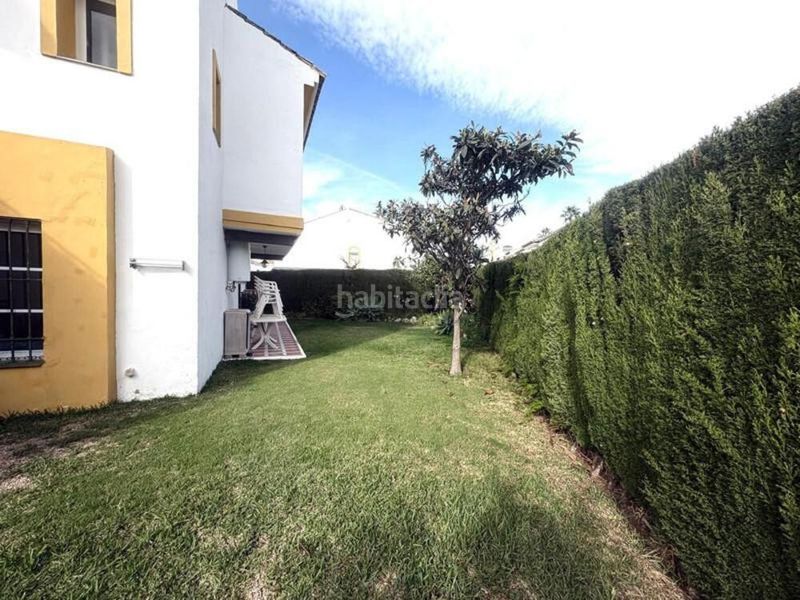 Foto 3172d9f0-10fc-4732-a6e4-64a30a52e788. Casa aparellada amb piscina a Cancelada Estepona