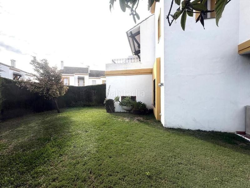 Foto a6315144-8849-43cd-82e7-58faf9c0df94. Casa aparellada amb piscina a Cancelada Estepona