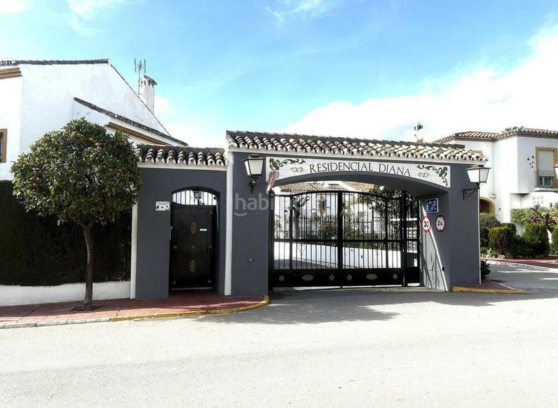 Foto b7d6e492-e6d3-4877-b803-d4ace6b0e4c6. Casa aparellada amb piscina a Cancelada Estepona