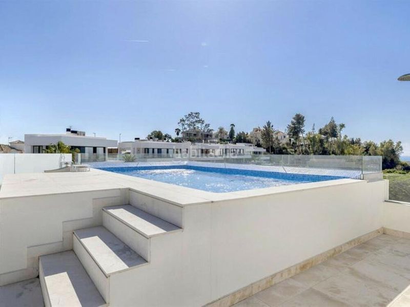 Foto 82c08e50-8b8a-4108-9f6b-39ff40028f5e. Àtic amb aparcament piscina a Nueva Andalucía centro Marbella