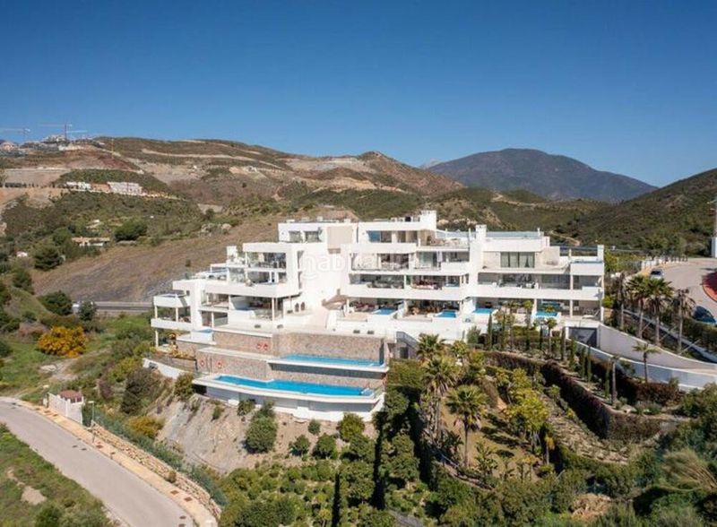 Foto c56fd1d3-b8d1-4869-a066-97207196a8d9. Àtic amb aparcament piscina a Nueva Andalucía centro Marbella